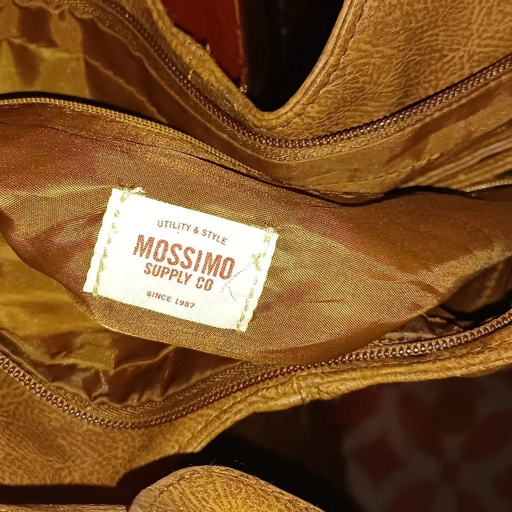 Mossimo - Picture 1 of 3